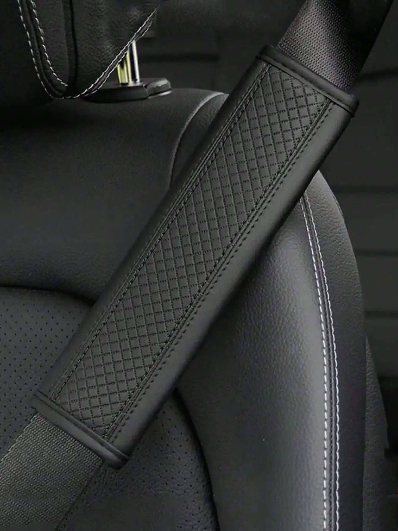 1pc Leather Embossed Car Seatbelt Shoulder Cover / Protector / Seatbelt Cover for Car