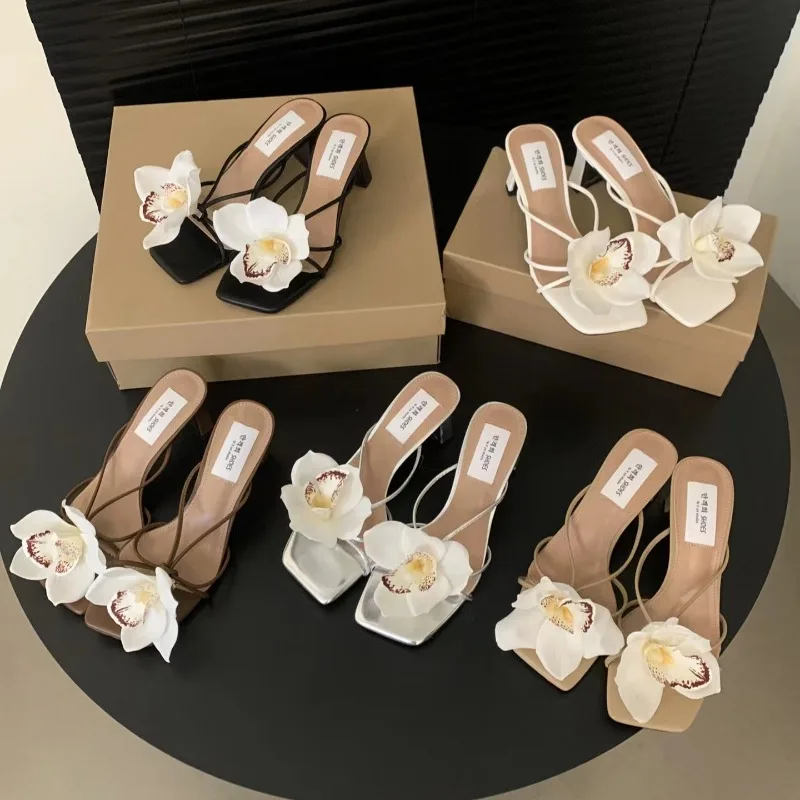 Sweet Slippers Summer Fashion White Flower Women's Herringbone Slippers High Heels Casual Beach Slim Heels Flower Sandals