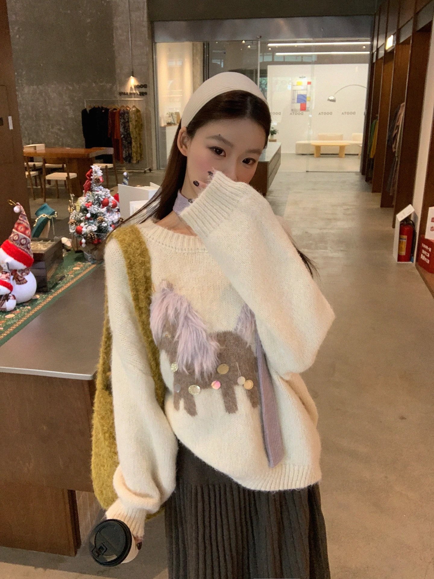 سترة محبوكة أنيقة للنساء موديل 2025 الجديد لفصل الشتاء، تصميم راقي بأسلوب كسول، إحساس راقي بالتصميم، أنيقة وعصرية بقصة مستقيم...