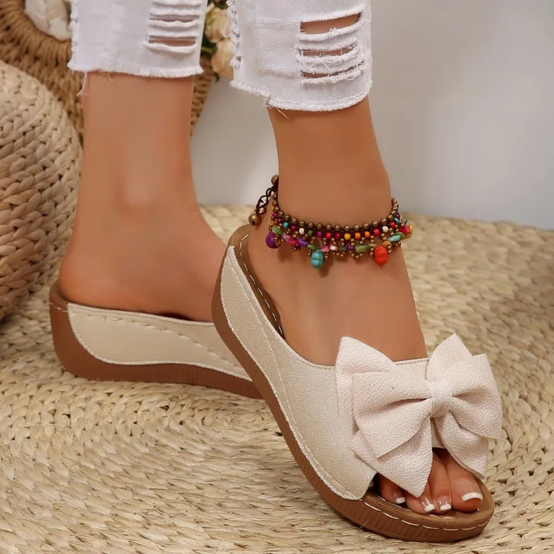 

Женские тапочки на танкетке, новинка 2023 года, модные сандалии на платформе, шлепанцы, женские летние уличные тапочки с бантом, большие размеры 43, Zapatos De Mujer