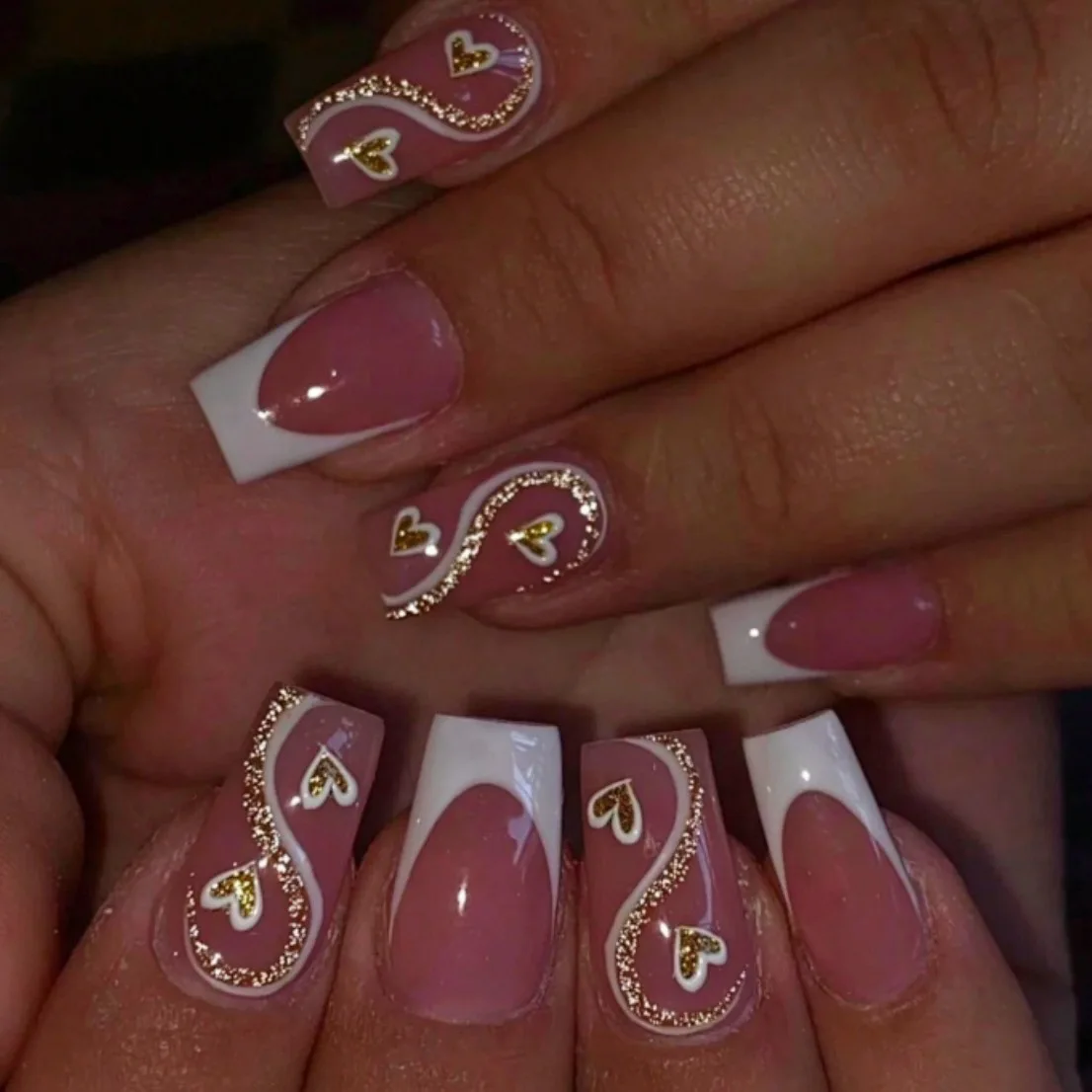 

24Pcs Mid-length Square Head Press on Fake Nails White French Reusable False Nails Gold Shiny Powder Stripe Heart Manicure Tips