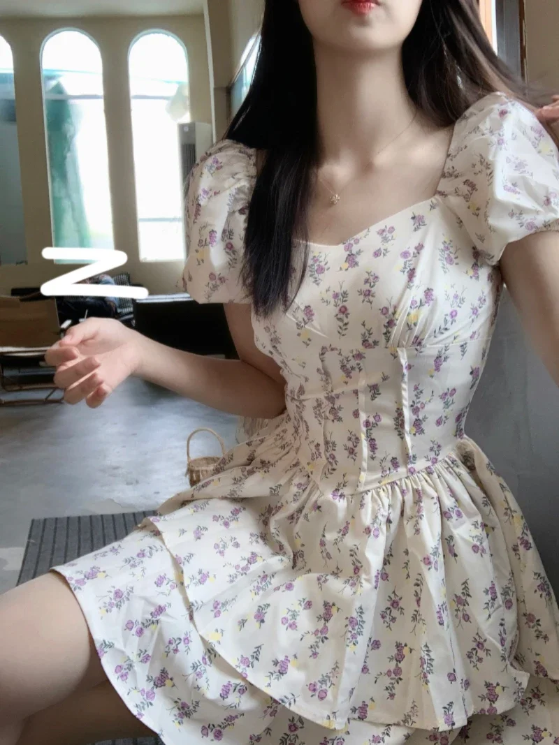 فستان قصير بأكمام منتفخة للنساء بتصميم مزهّر وكشكشة حلوة وخصر عالي أنيق للعطلات البناتية موضة الكلية فيستدوس دي موجر