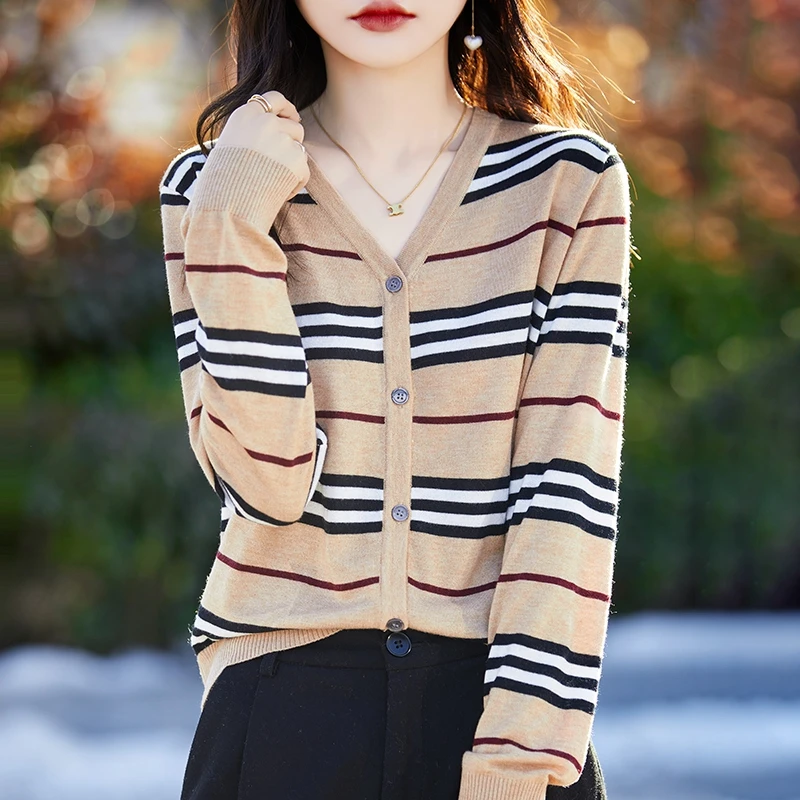 24 Spring Summer New Knitted Cardigan Women's V-Neck Long Sleeved Fine Lmitation Wool Plaid Spliced Fashion Thin Knitted Top
