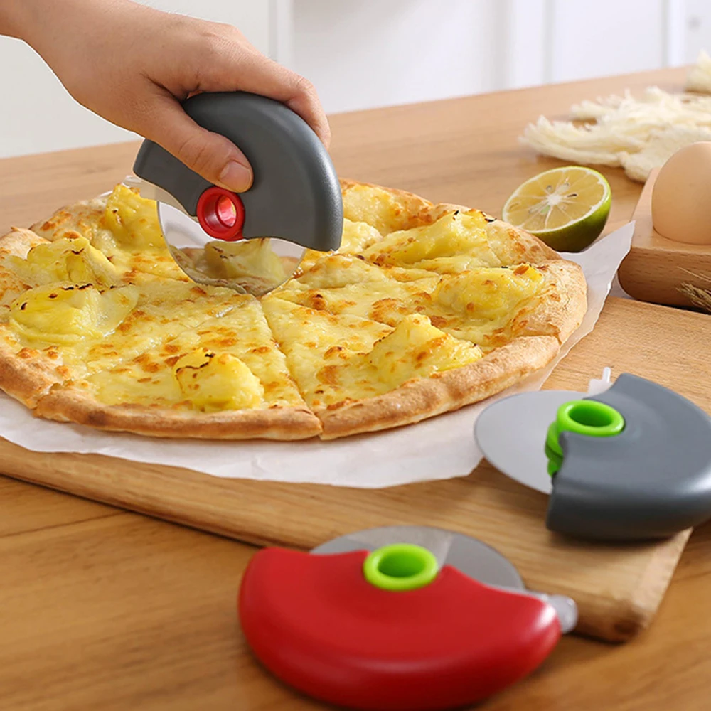 Pizzaschneider mit Schutzklingenabdeckung, abnehmbarer Hand-Pizzaschneider, leicht zu reinigen, spülmaschinenfest, Küchenwerkzeug