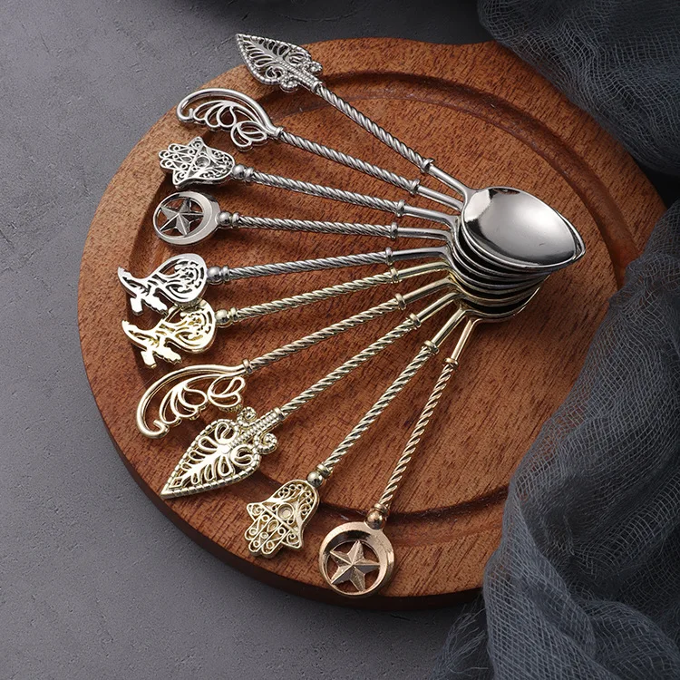 Ensemble de couverts de style royal moderne, cuillères, fourchette, mini cuillère à café sculptée en métal doré, collations à café, fourchette à dessert aux fruits, outil de cuisine, 6 pièces