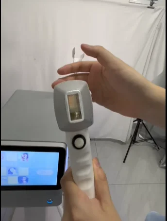 

10 Bars 4000W High Power 3-Wavelength (755/808/1064nm) Ice Cooling Laser Hair Removal Machine for Salon Use Whole Body CE