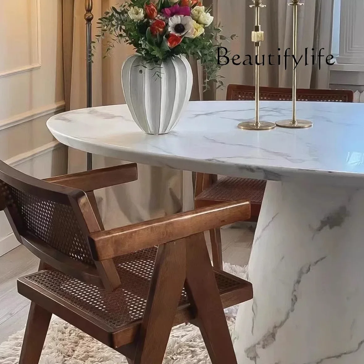 الفرنسية الكبيرة الرخام الأبيض الشمال ضوء شقة صغيرة فاخرة الرجعية القرون الوسطى مصمم طاولة طعام بيضاوية