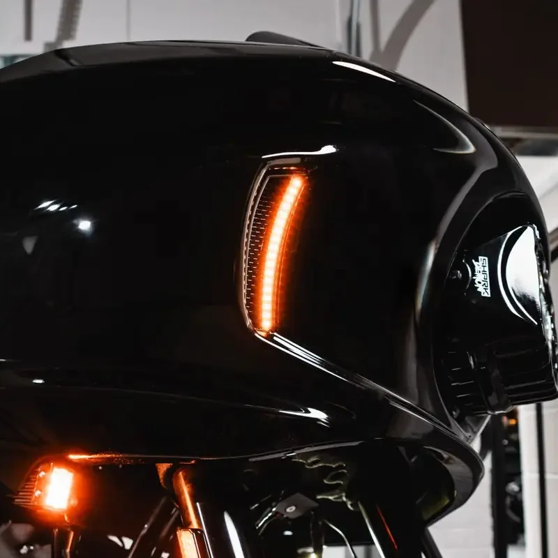 Atualize seu Harley Softail Low Rider ST/FXLRST e El Diablo FXRST com detalhes de ventilação de farol LED Premium White Tracer