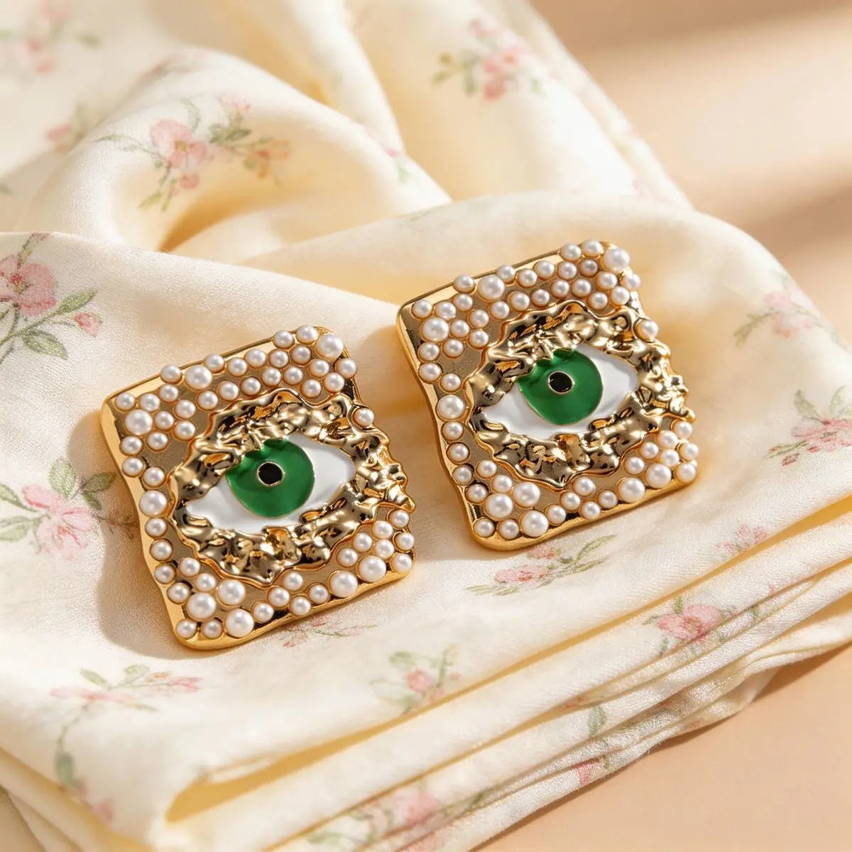 Rhombus dripping oil eyes pearl stud earrings exaggerated retro temperament earrings light luxury high-end earrings women