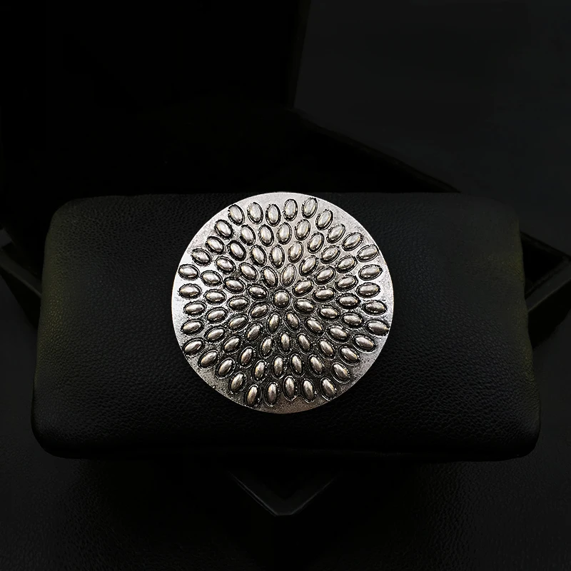 1923 Vintage Magnetic Embossed Brooch Magnet Suit Badge Corsage Coat Jacket Women Neckline Pin Clothes Accessories Jewelry Gifts