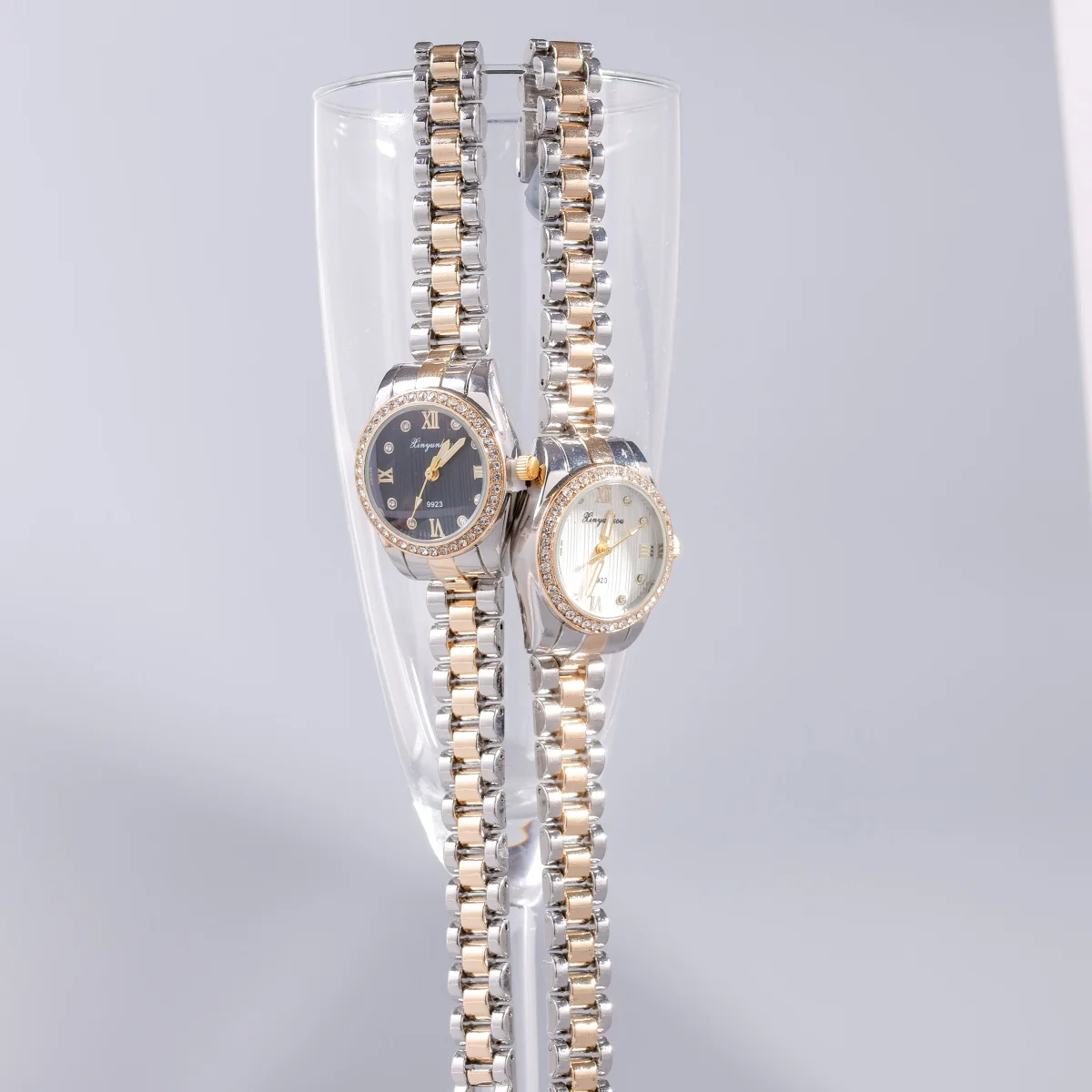 ساعة نسائية أنيقة وبسيطة وبسيطة ومينا دائرية مرصعة بحجر الراين وسوار ذهبي وفضي أفضل هدايا العيد وإكسسوارات المجوهرات