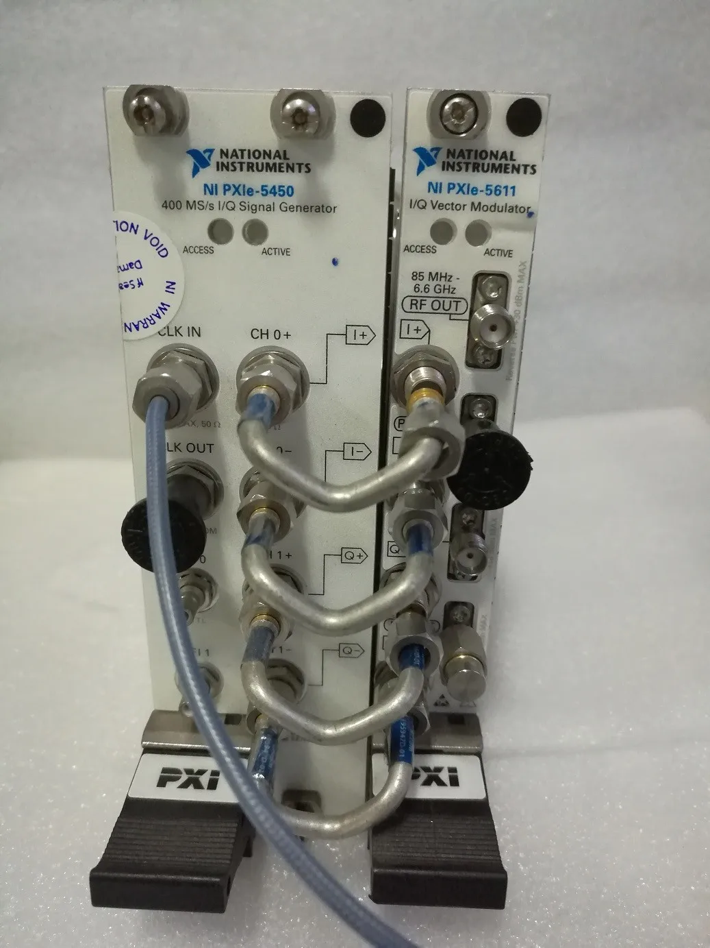 NI US PXIE-5450 400Ms/s IQ Signal Generator PXIE-5611 Vector Modulator In Stock