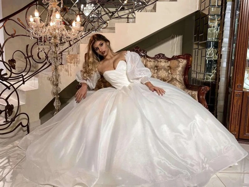 Tüll-Korsett-Ballkleid, Prinzessinnenkleider, Glockenärmel, Hochzeitskleid mit Ärmeln, individuelle Brautkleider, weißes, schlichtes Hochzeitskleid