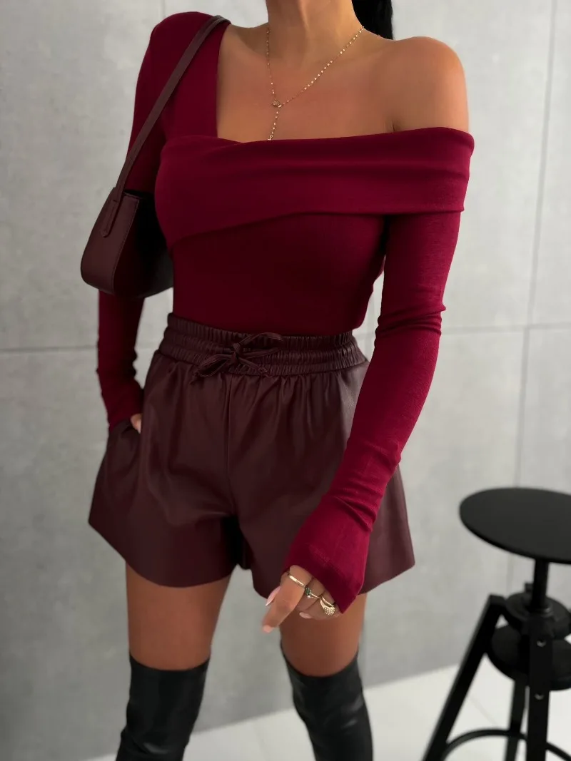 Top sexy nero con spalle scoperte T-shirt a maniche lunghe da donna Solido elegante Autunno/Inverno New Spicy Girl Slim Fit corto rosso Crop Top