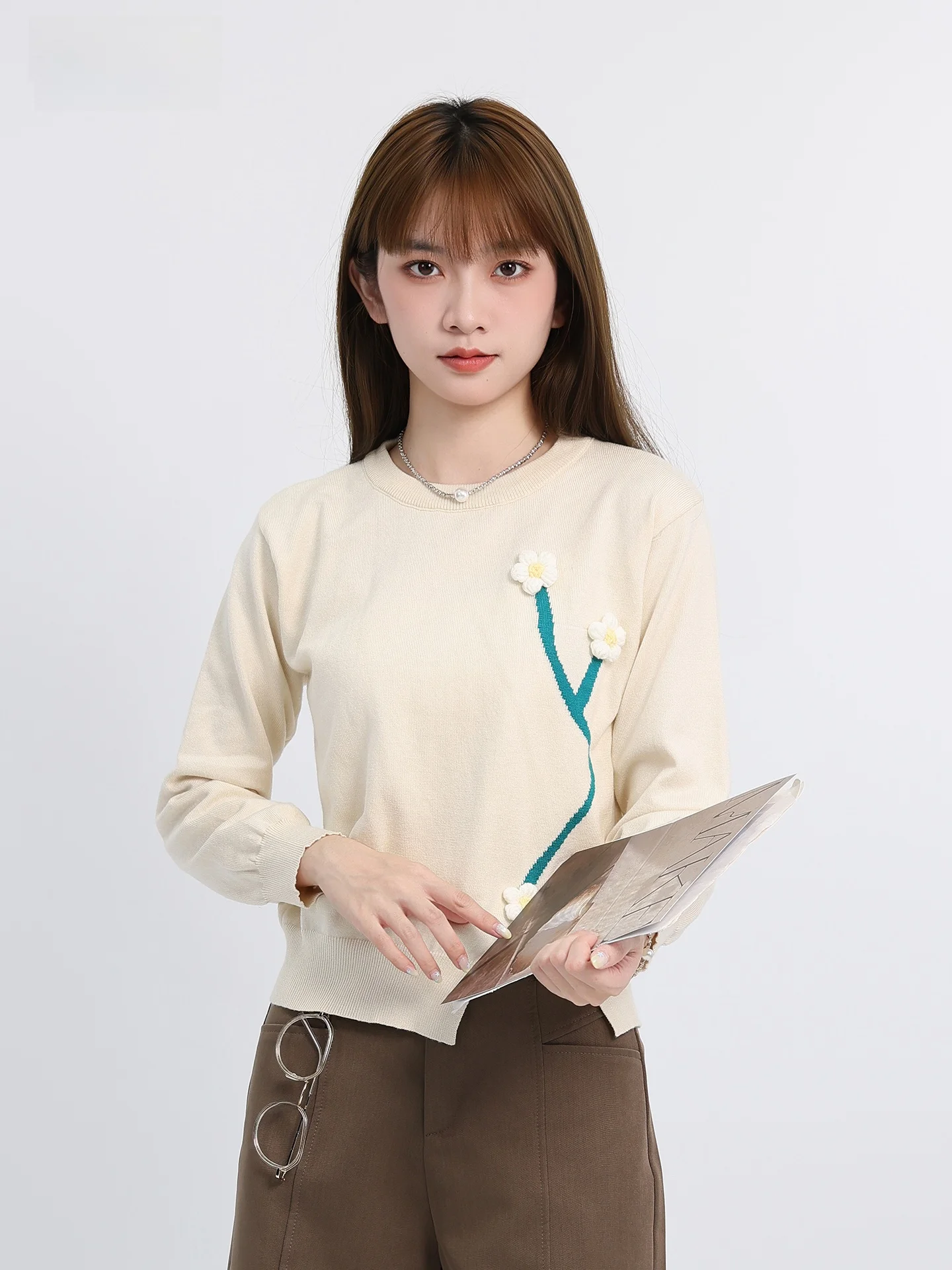 

Sweet Sle Long Sve Knitted Sweater Women's Faion Design Sense Asymmetrical Floral Embroidery Versatile Autumn Top