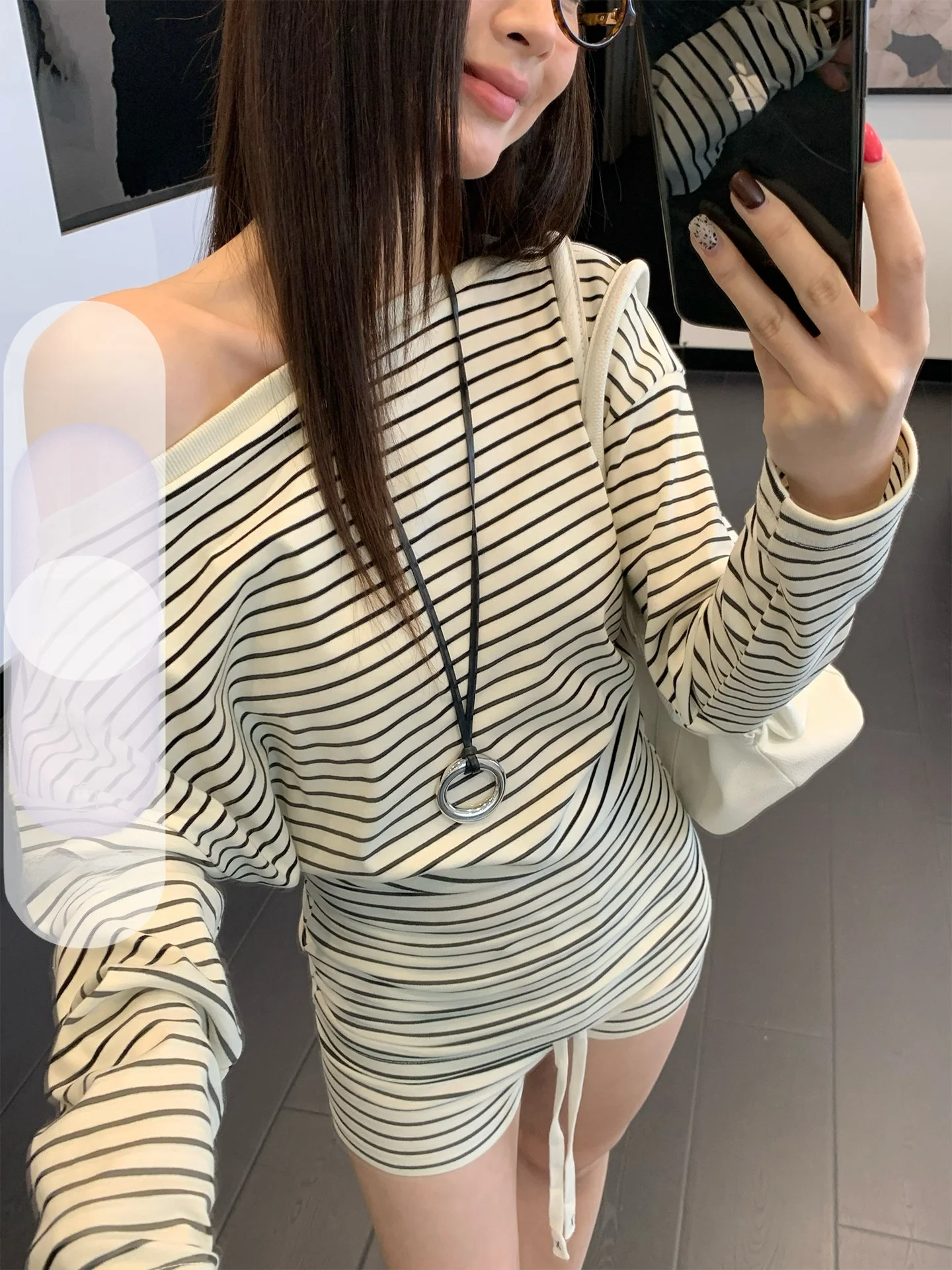 

Korean Style Knitted Long Sleeve T-Shirt And Short Pants Women's Two-Piece Set Summer Casual Black Striped Shoulder T-Shirt Set