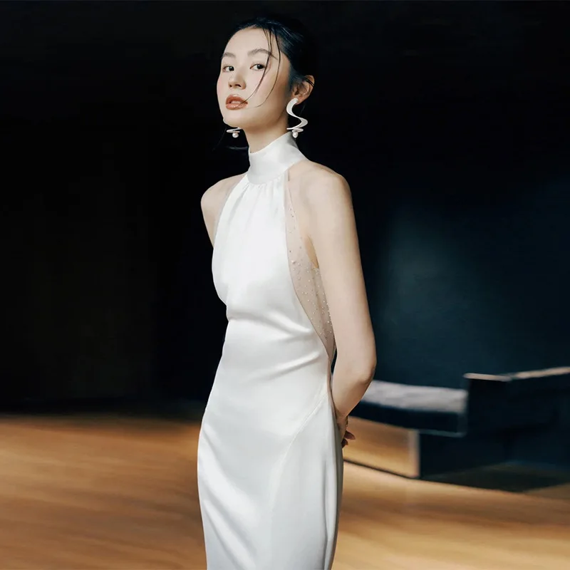 Sexy rückenfreies, luxuriöses Braut-Hochzeits-Meerjungfrauenkleid, Morgenmantel, weißes, schlichtes Satinkleid in Weiß