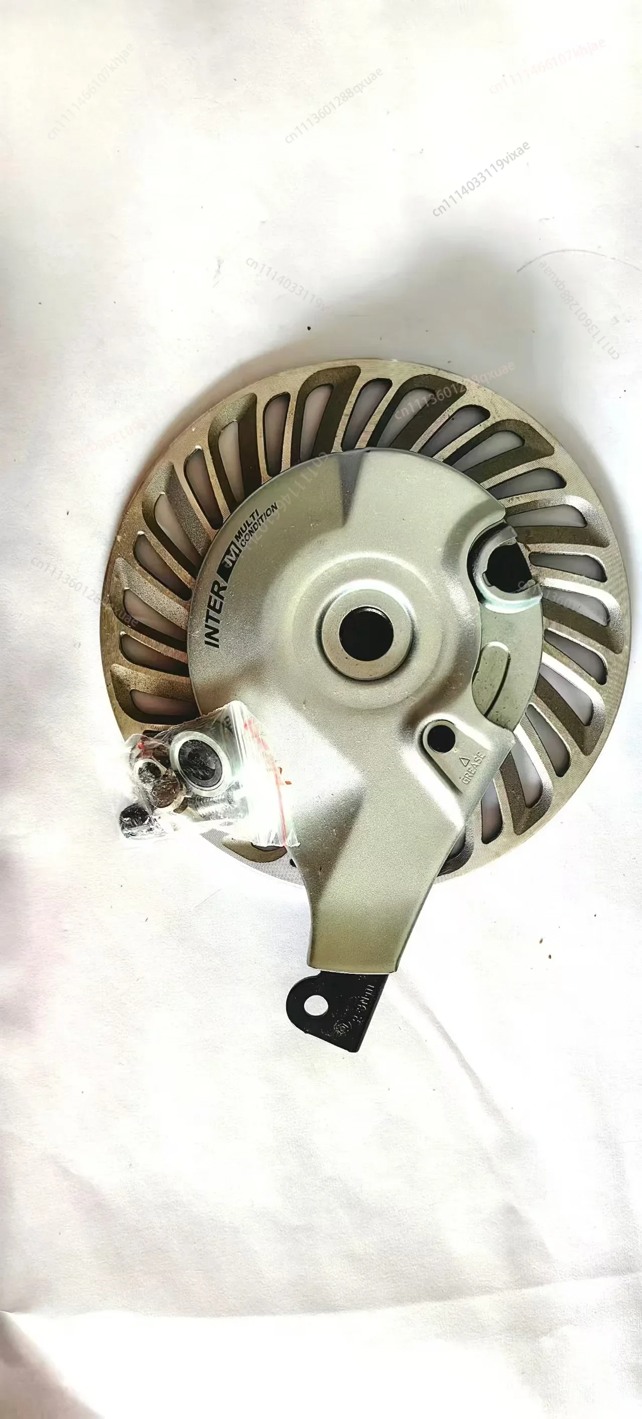 

Задний роликовый тормоз Shimano Nexus BR-C6000-R INTER M для велосипедов в различных условиях эксплуатации