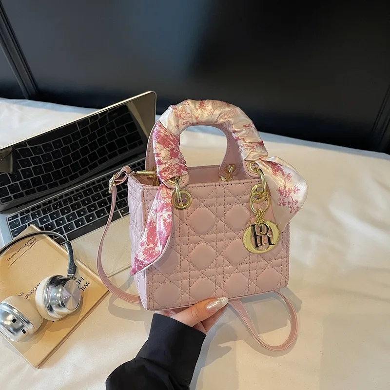 

Gorgeous One Shoulder Handbag Luxurious Design Casual Travel Popular Underarm Adjustable Stylish Daily Use