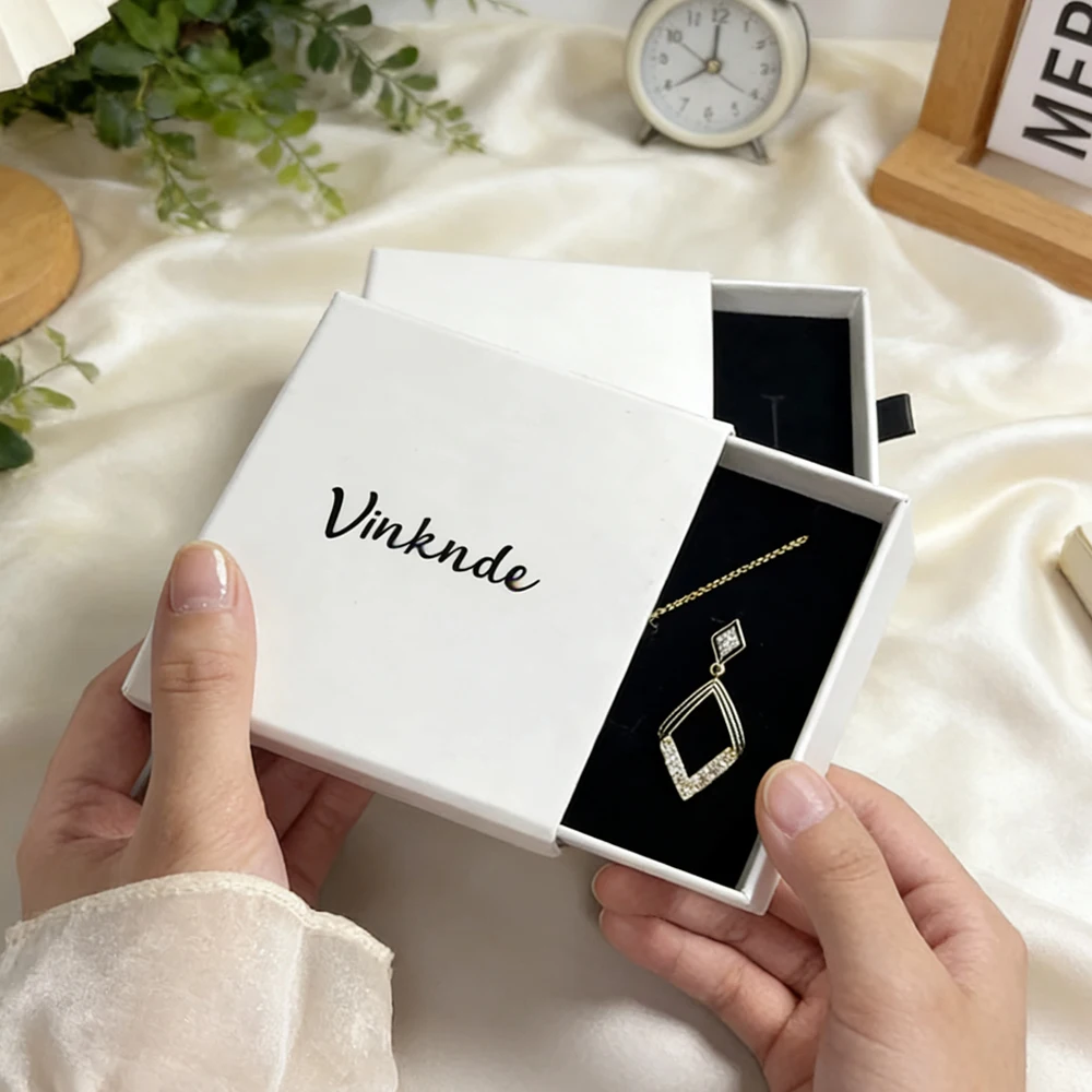 

100Pcs 7x7x1.7cm Luxury Bracelet Necklace Ring Earring Box Jewelry Packaging Drawing Boxes Package Slide Drawer Paper Gift Case