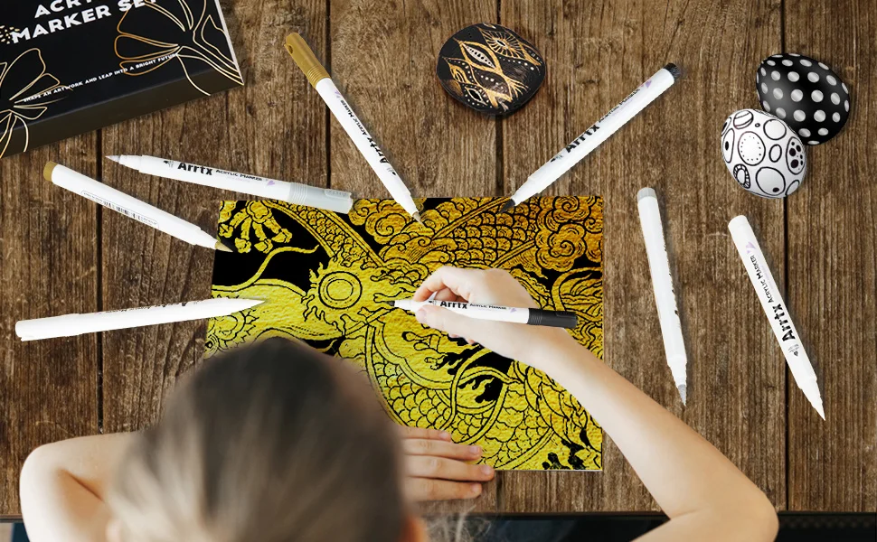 Arrtx Acryl-Farbstifte, 10er-Pack (4 Schwarz, 4 Weiß, 1 Golden, 1 Silber), Pinselspitzen-Farbmarker, geeignet für die meisten Oberflächen – Detail 1