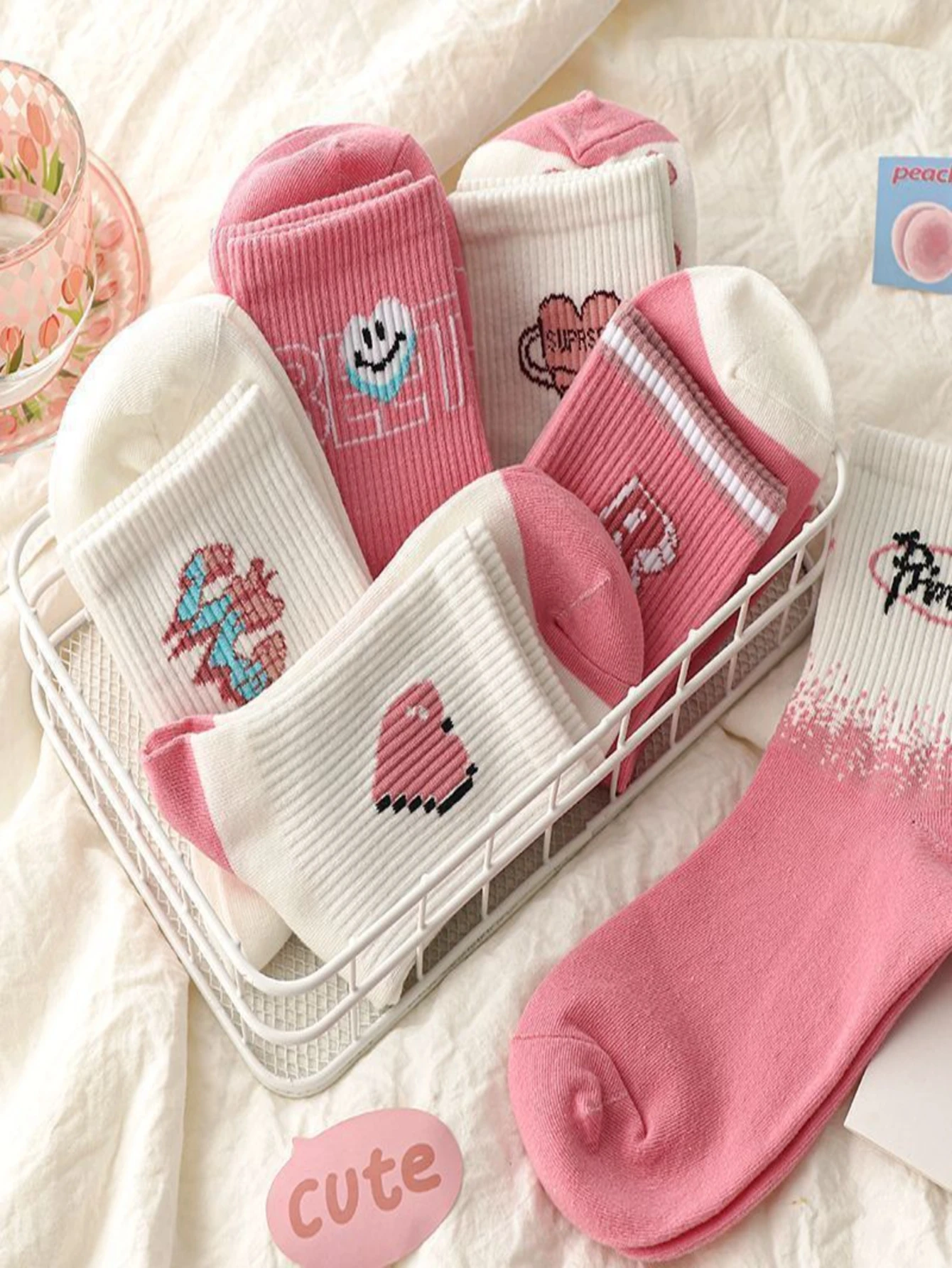 5 pairs of women\'s random style love pink mid-tube socks combination