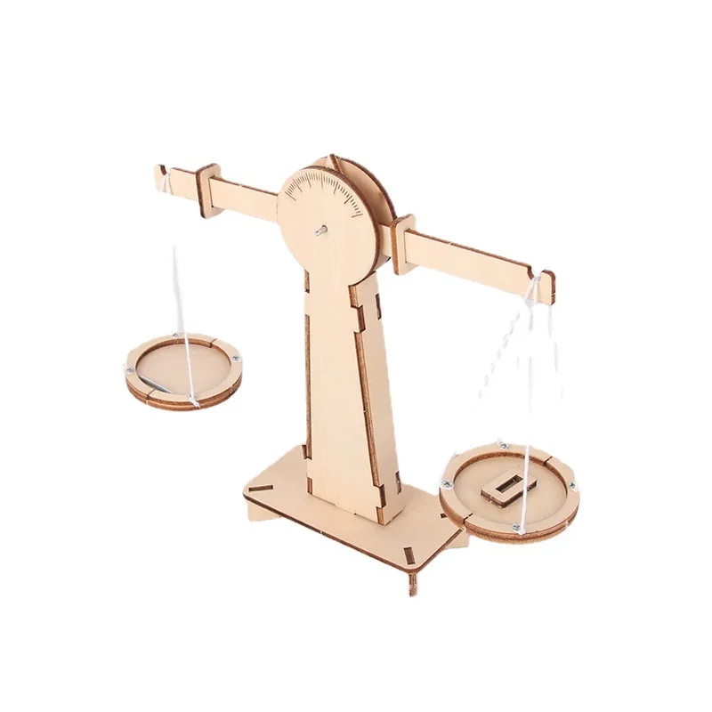Houten balans Kleine productie DIY-technologie Kleine uitvinding Student Handgemaakt Wetenschappelijk Experimenter Materiaal Creatief model