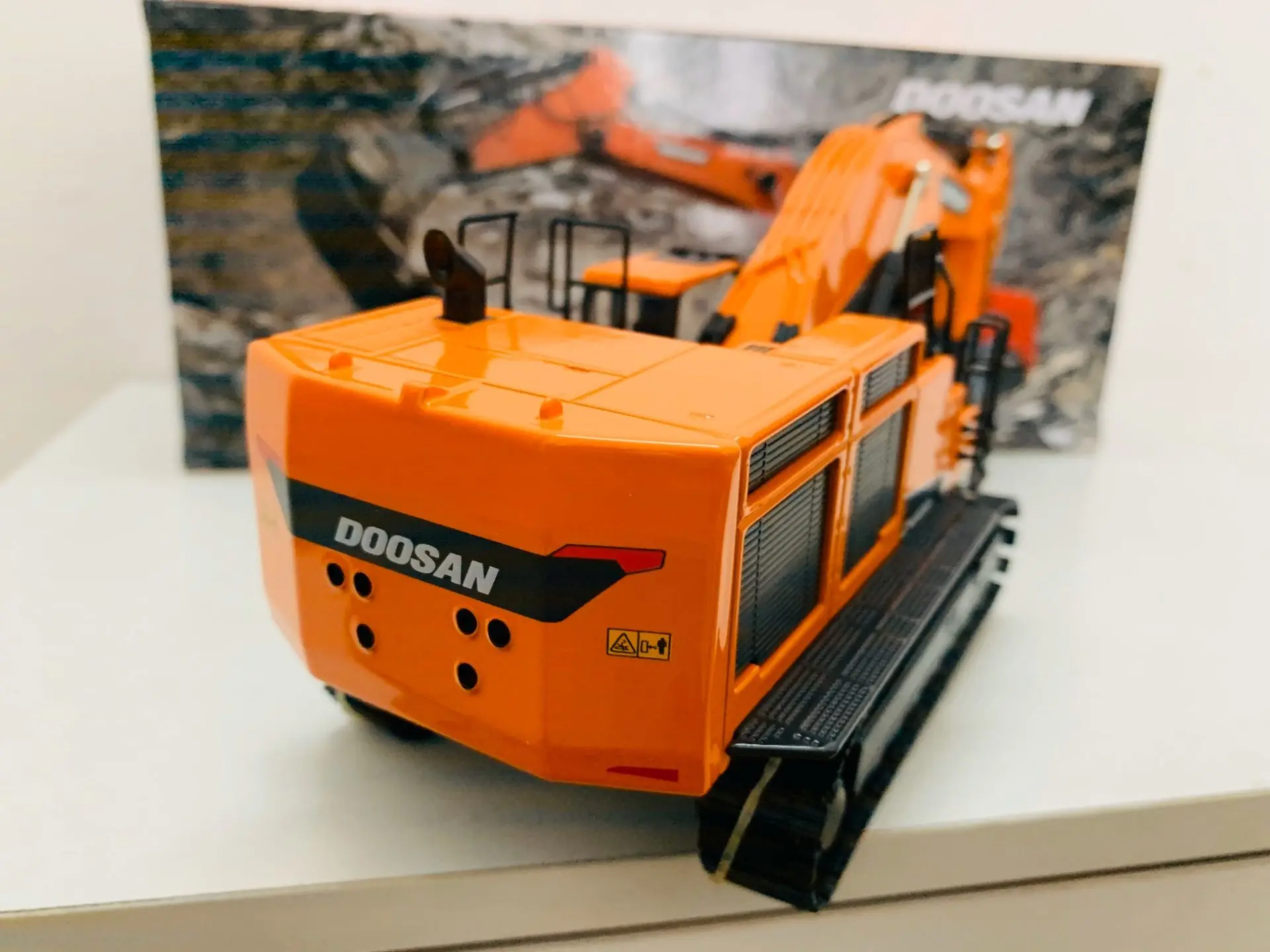 Doosan DX800LC-9 Crawler Excavator 1/50 Scale Die-Cast Metal Model New in Original Box