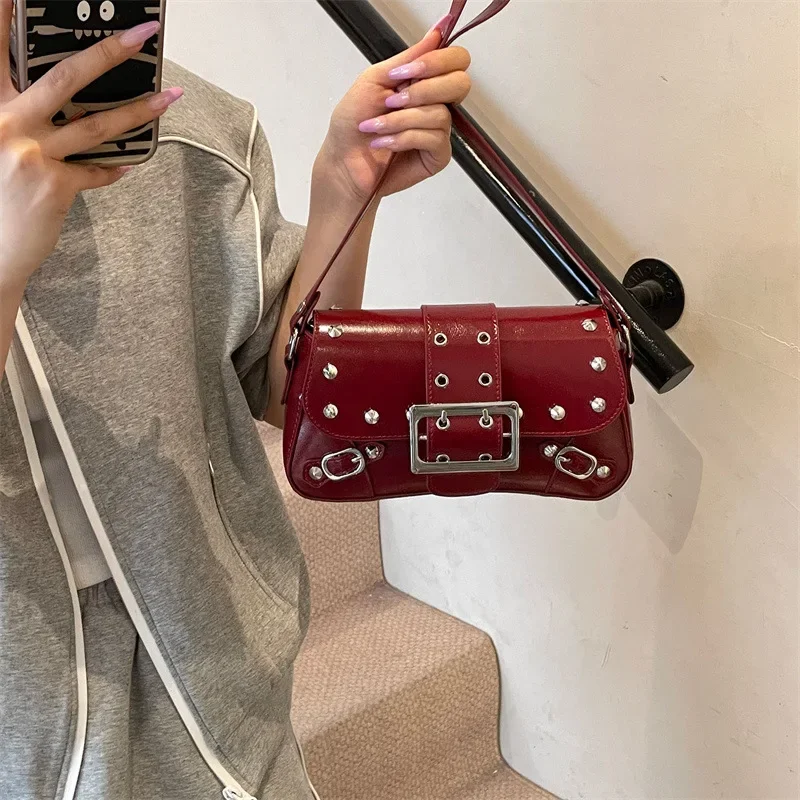 

Мода 2025 года! Однотонная байкерская сумка через плечо, женская простая конструкция, универсальная подмышка/ручная