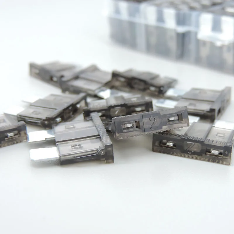 100PCS medium size fuse Car Fuses 2A Amp with Box Clip Assortment Auto Blade Type Fuse Set Truck Auto Fuse Set t1