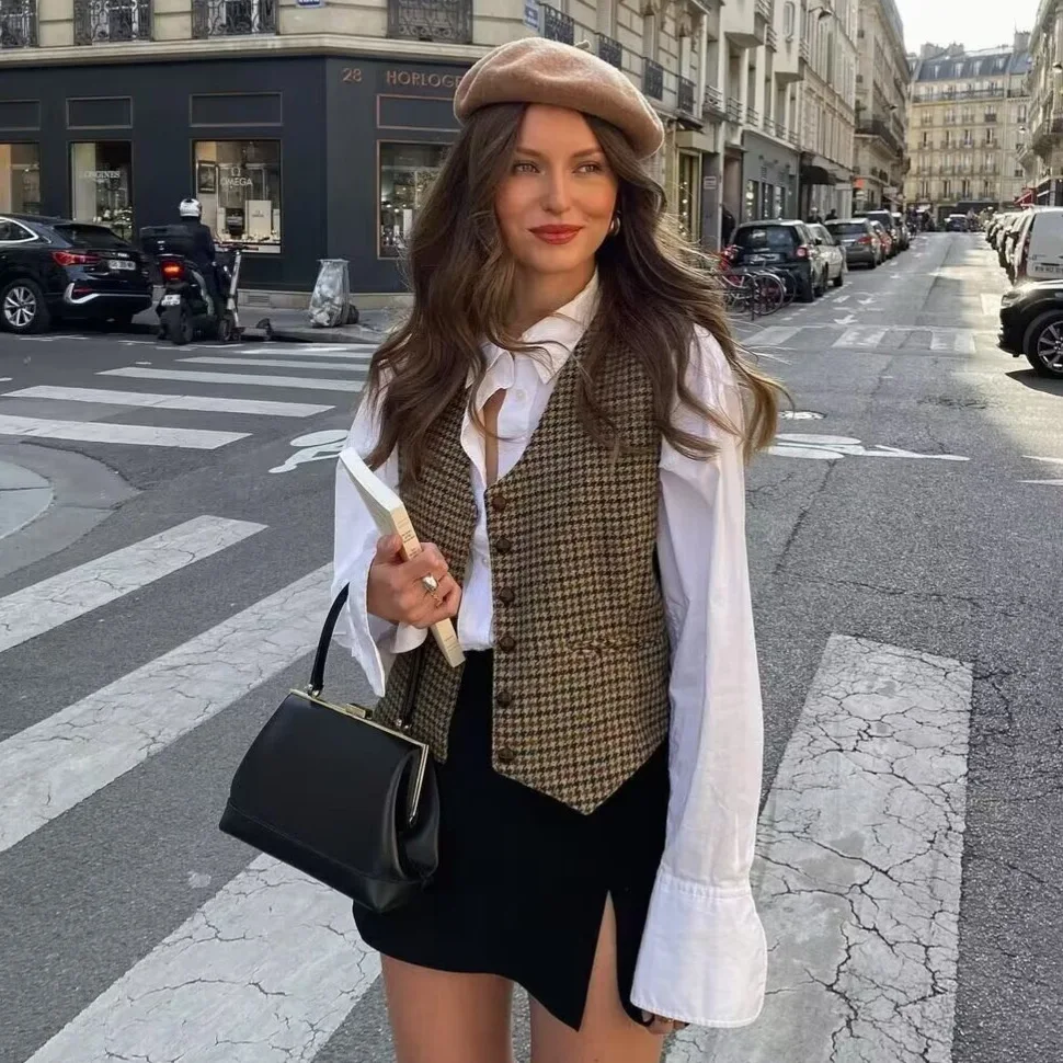 

BWQ Vintage Brown Plaid Women Blazer Sleeveless V Neck Buttons Jackets Fahison 2023 Autumn Winter Office Lady Blazer