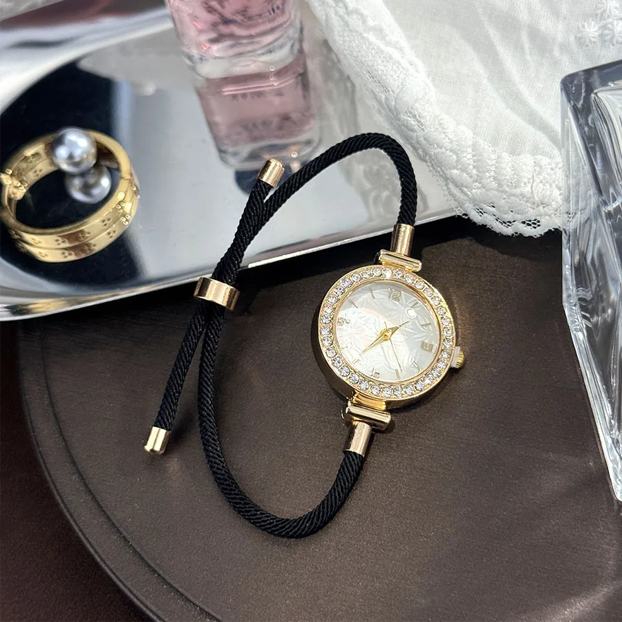 Женские часы с ромбовидным белым циферблатом, многоцветный тканый ремешок, простой индивидуальный дизайн, подходящий для отправки друзьям