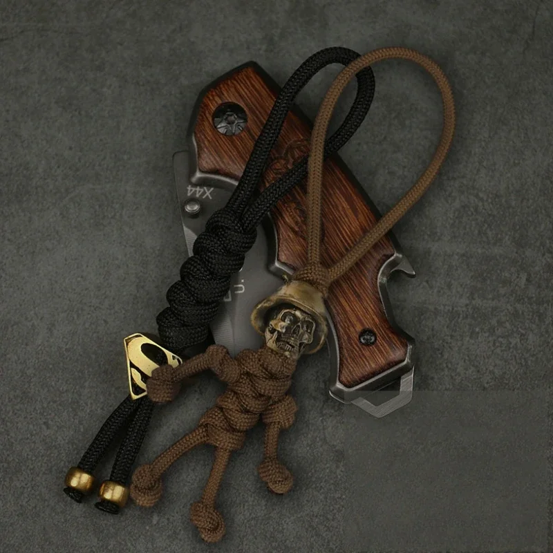 1 قطعة الجمجمة رئيس المفاتيح سيارة السائق خوذة قلادة المفاتيح حبل مضفر Paracord الأصدقاء حقيبة معلقة على ظهره دمية لعبة #5