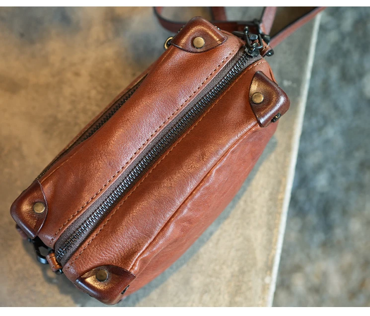 PNDME einfache Vintage-Umhängetasche aus hochwertigem Echtleder für Damen, luxuriöse handgefertigte Rindsleder-Schultertasche für Outdoor-Reisen. – Detail 13