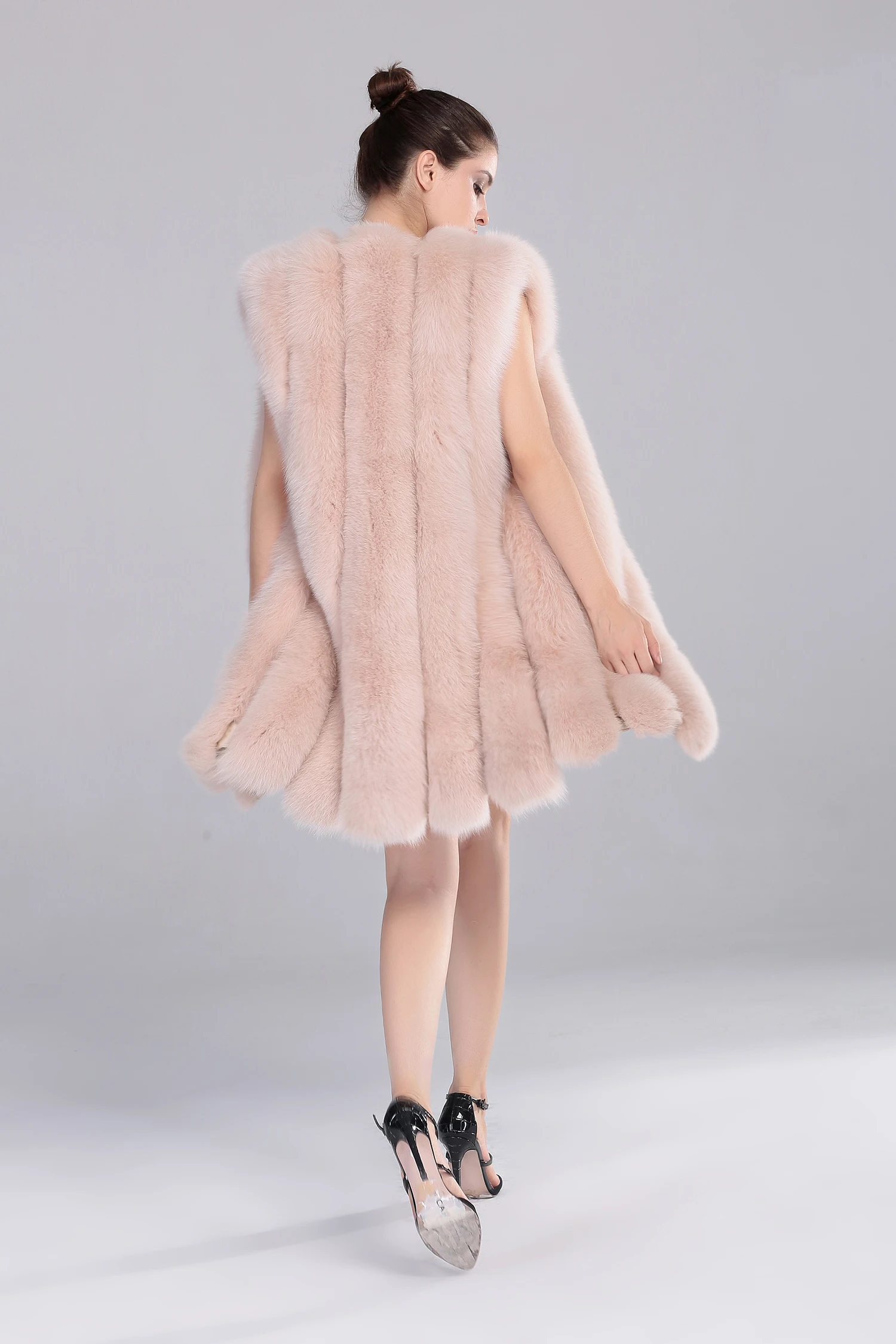 

New Fashion Hot Sale Winter Women Real Fox Fur Vest Warm Fur Coat Custom Elegant Fluffy Vest