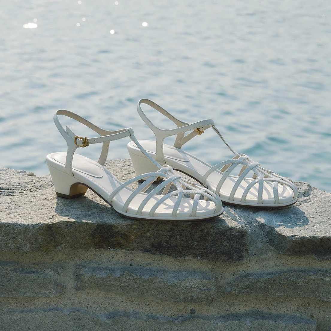 Roman Sunny 2026 Summer New Retro Hollow Weaving Pig Cage Shoes Thick Heel Roman Sandals Women's Baotou