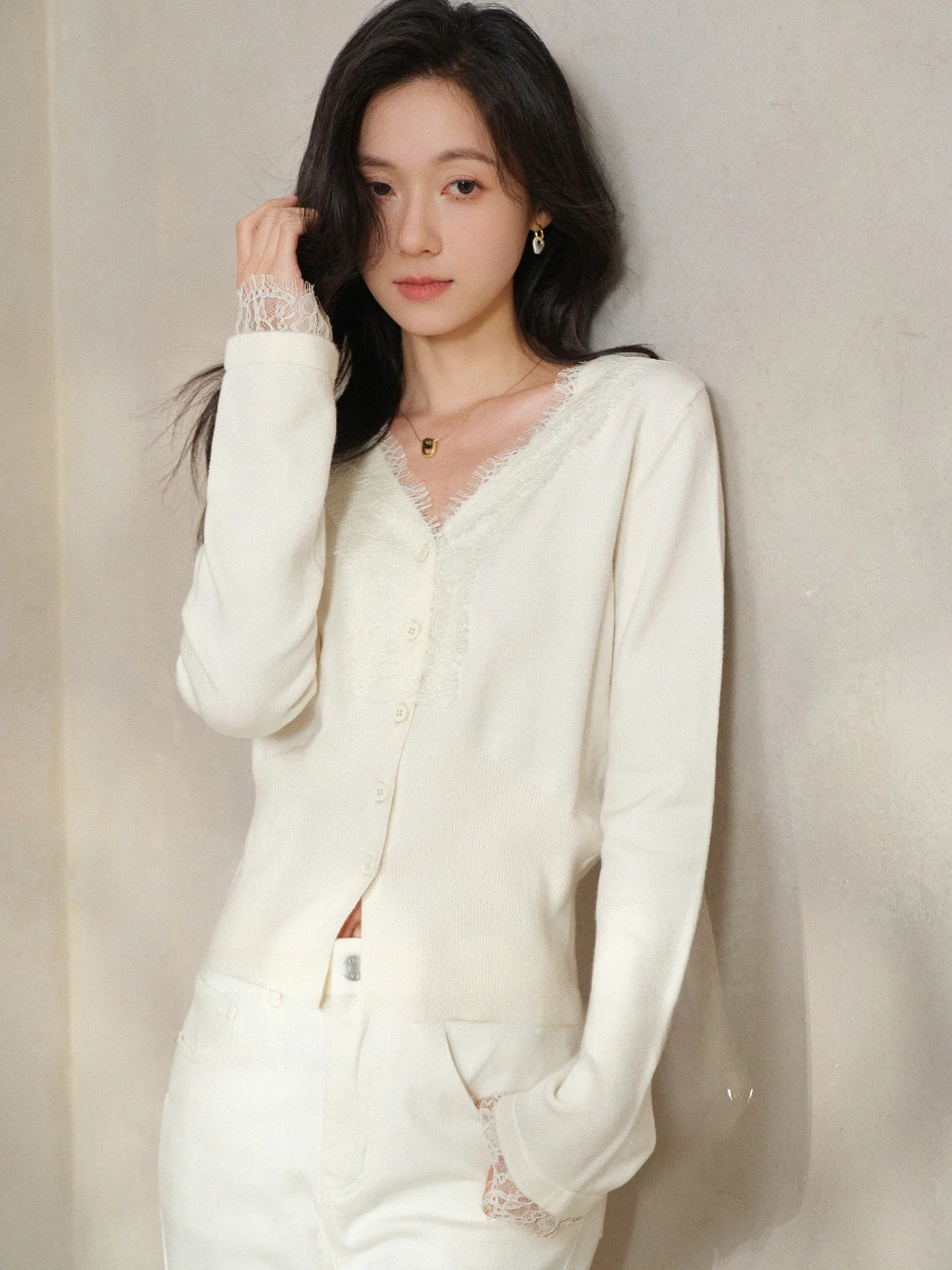 

Sweet Sle V-Ne Lace Trim Knitted Sweater Women's Winter Base Layer Inner Wear Cardigan Top bunny Breathable Regular Fit