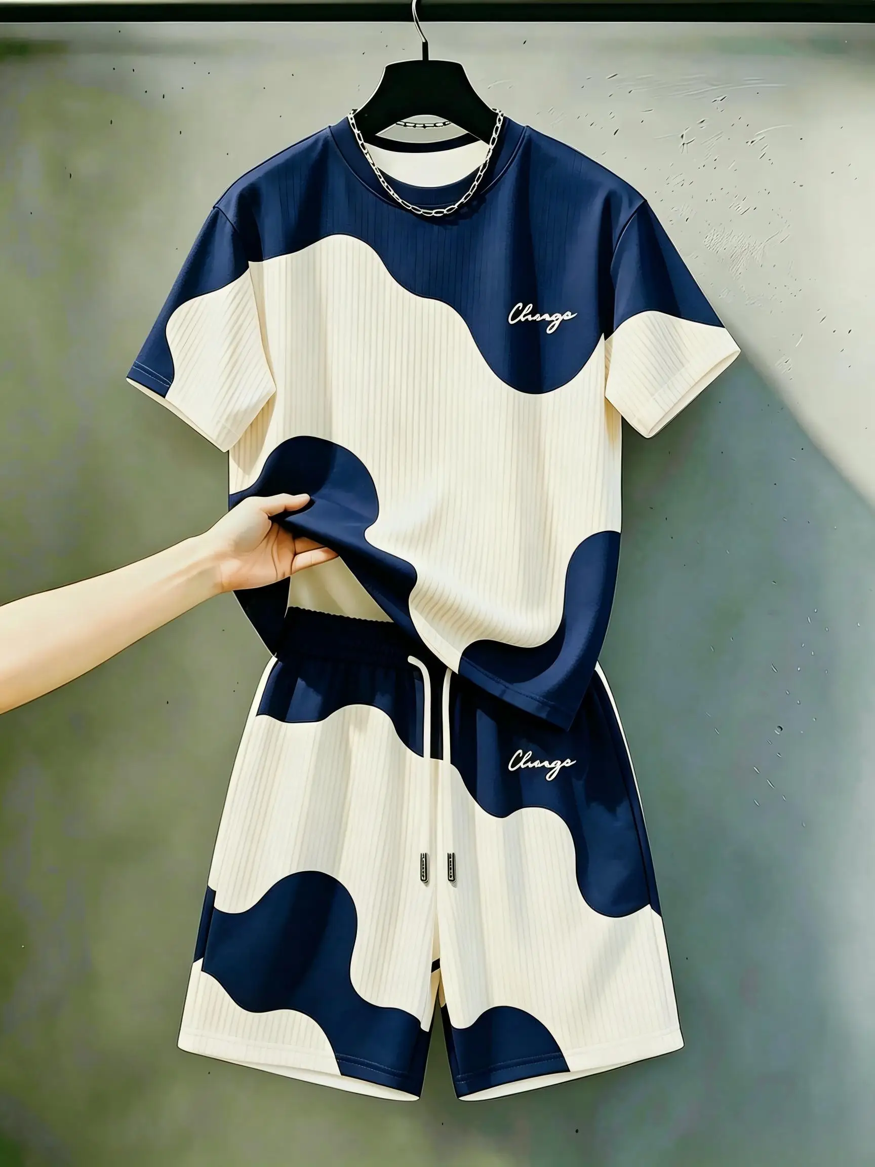 Men's Summer Chicago Stripe Splicing Printed Comfortable Breathable Round Neck T-shirt Drawstring Shorts Set Outdoor Street Wear