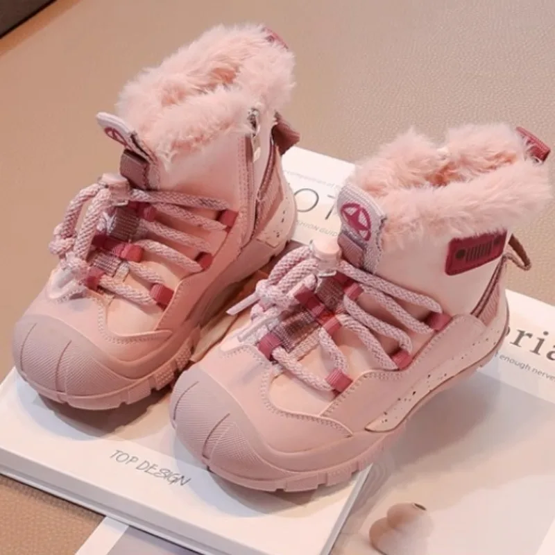 

2025 детские короткие сапоги для девочек и мальчиков, новые зимние модные нескользящие теплые плюшевые ботинки в корейском стиле на мягкой подошве