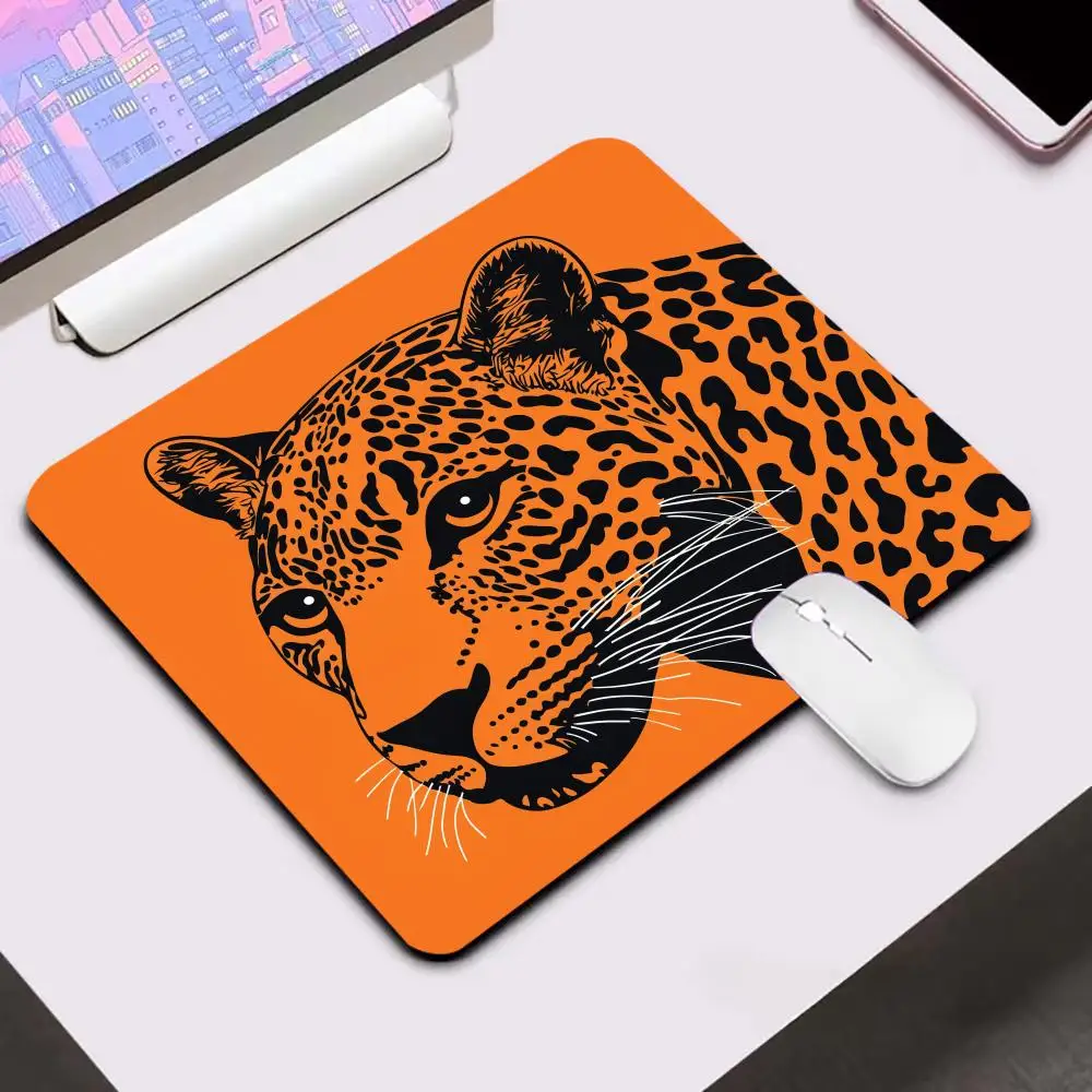 Cheetah Pattern Mouse Pad 22X18 Computer Accessories Office Game Table Mats Rubber Anti-slip Mousepad Small Decor XS Desk Pads