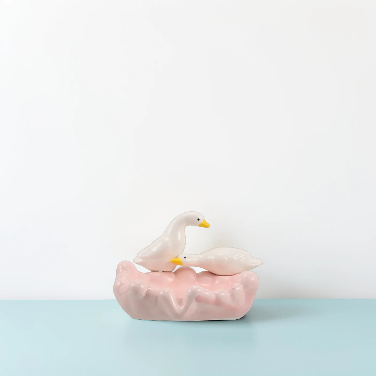 

Ceramic Duck Soap Holder Self Draining Tray Cute Bathroom Accessory for Sink Shower Sponge Box Organizer Soap Holder Duck