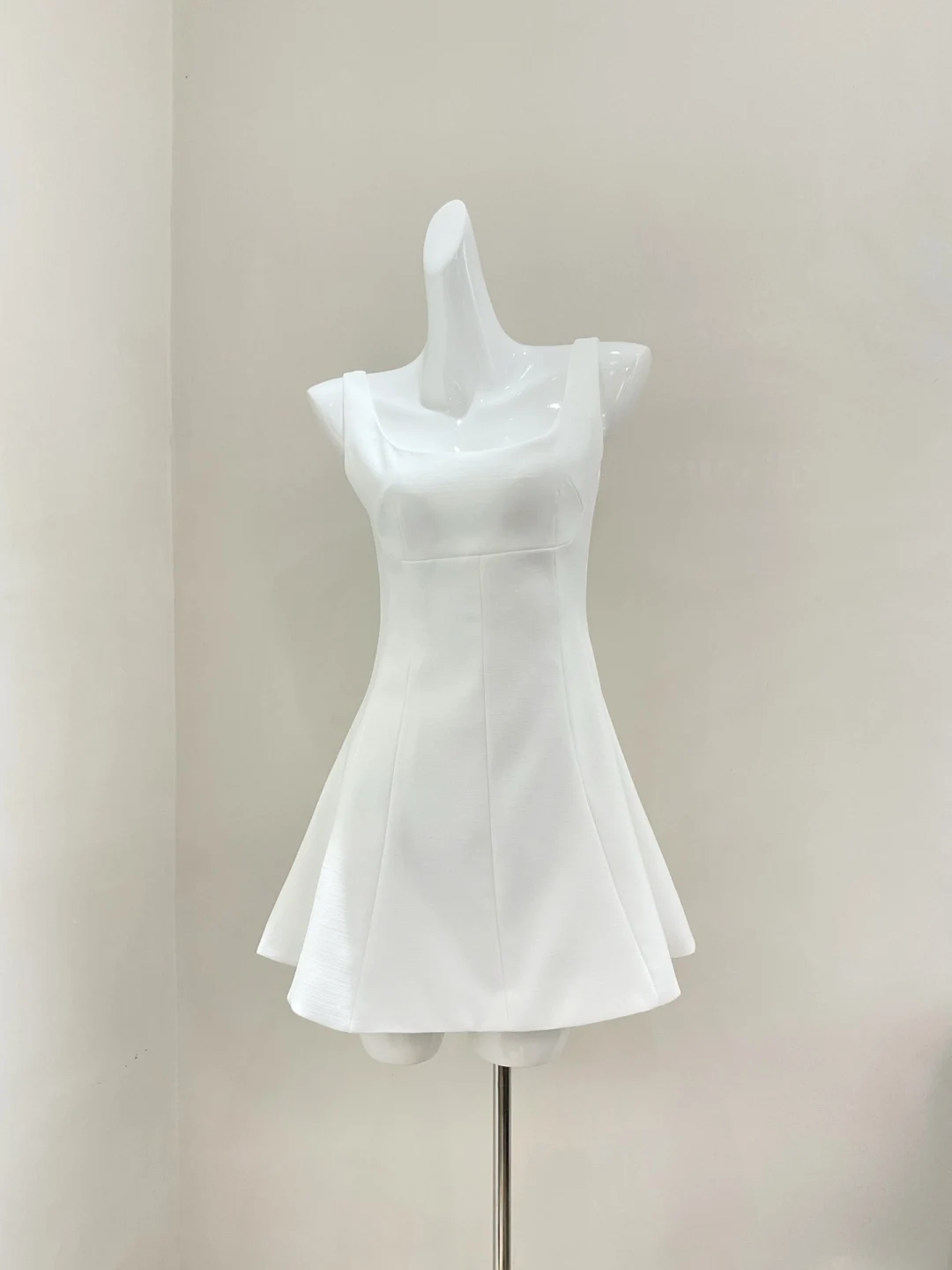 

New women's clothing for the summer of 2025Square collar waist strap umbrella skirt