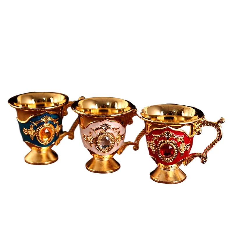 Taza de vino blanca de Metal, taza Baijiu Retro creativa con asa, Mini copa de cóctel, whisky, espíritu, banquete, Bar, figuritas de regalo de boda