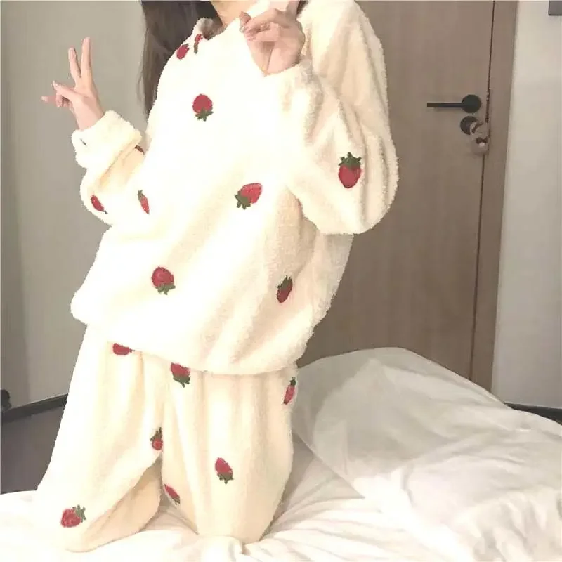 Pajamas Set Women Winter Thickened Loose Warm Strawberry Printing Pants Suit Two-piece Coral Fleece Ladies Sleepwear Pajamas Set