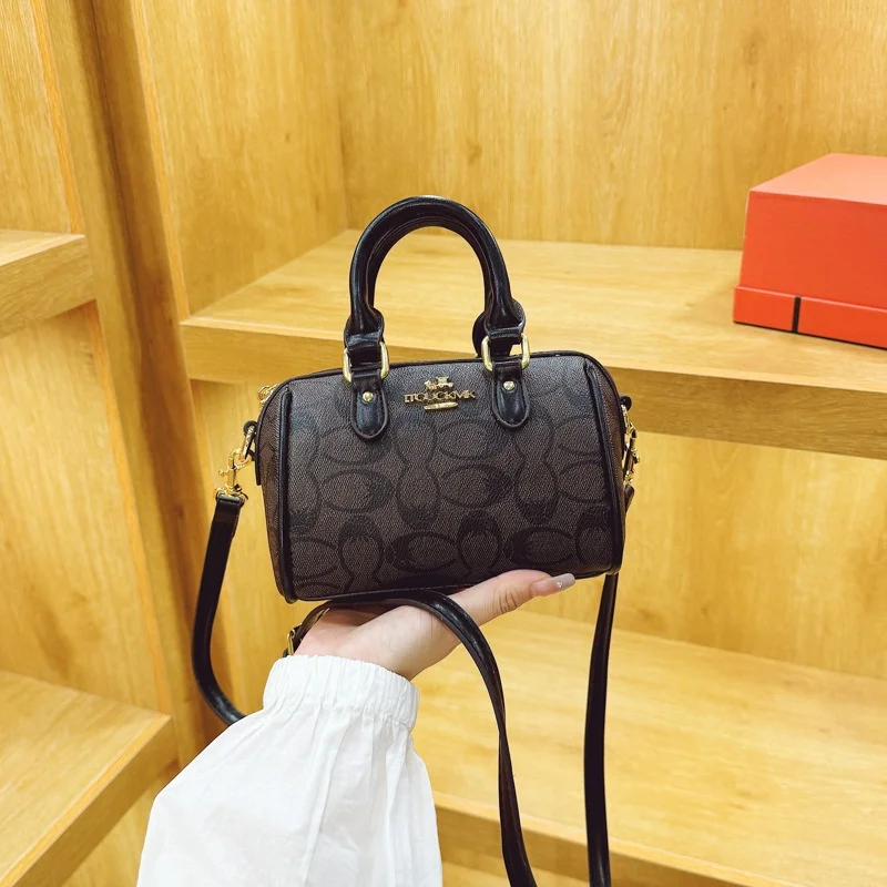 High Quality Women's PU Bag with Large Capacity Shoulder Bag Mobile Phone Bag Casual Crossbody Casual Simple Vintage Bag Purses image 3
