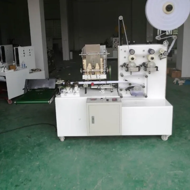 spoon fork automatic bagging machine, tableware four-piece set pillow baler, napkin packaging machine