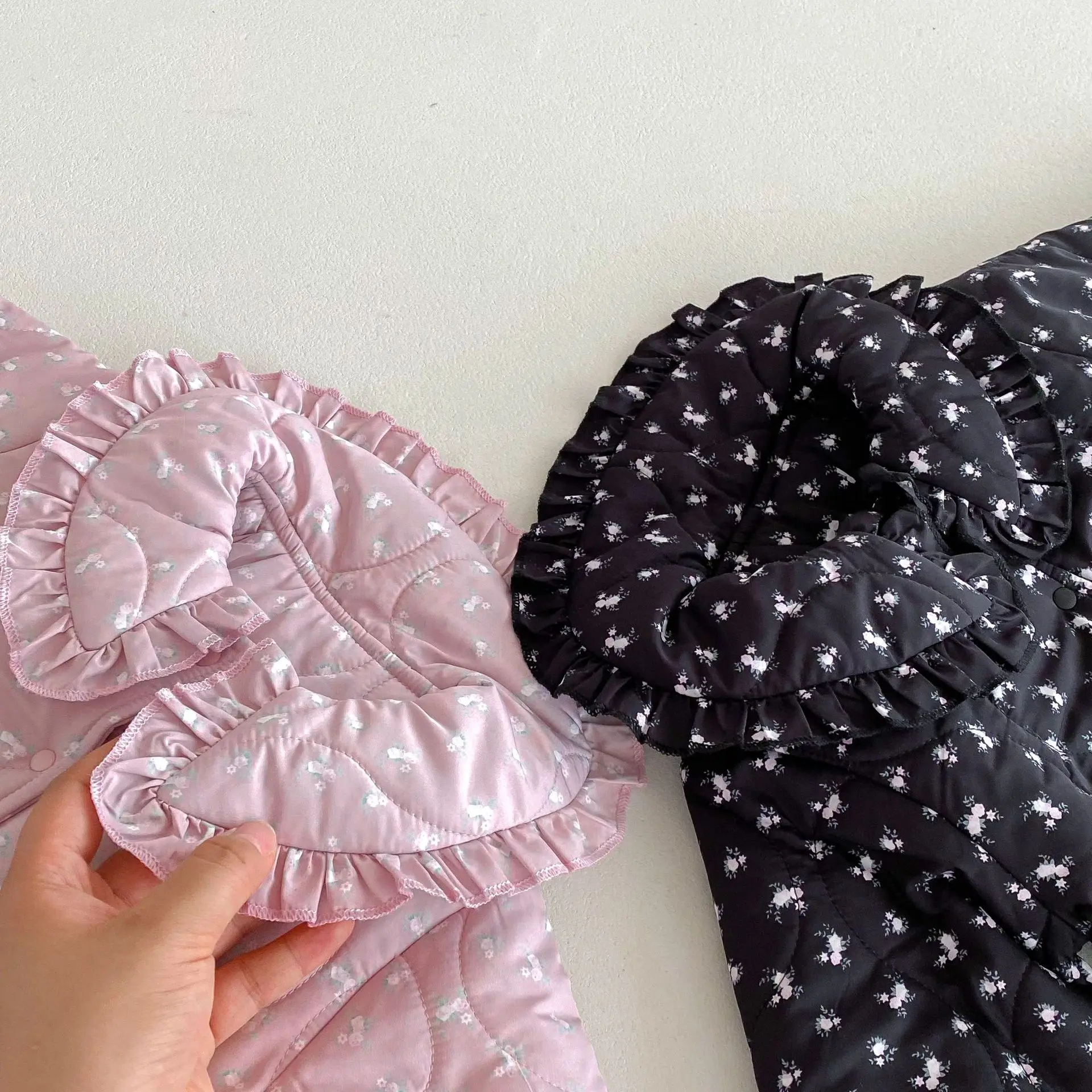 ملابس خارجية مخملية مطبوعة بالزهور للفتيات الجميلات للخريف والشتاء سترة مبطنة بالقطن للأطفال معاطف دافئة سميكة واحدة الصدر