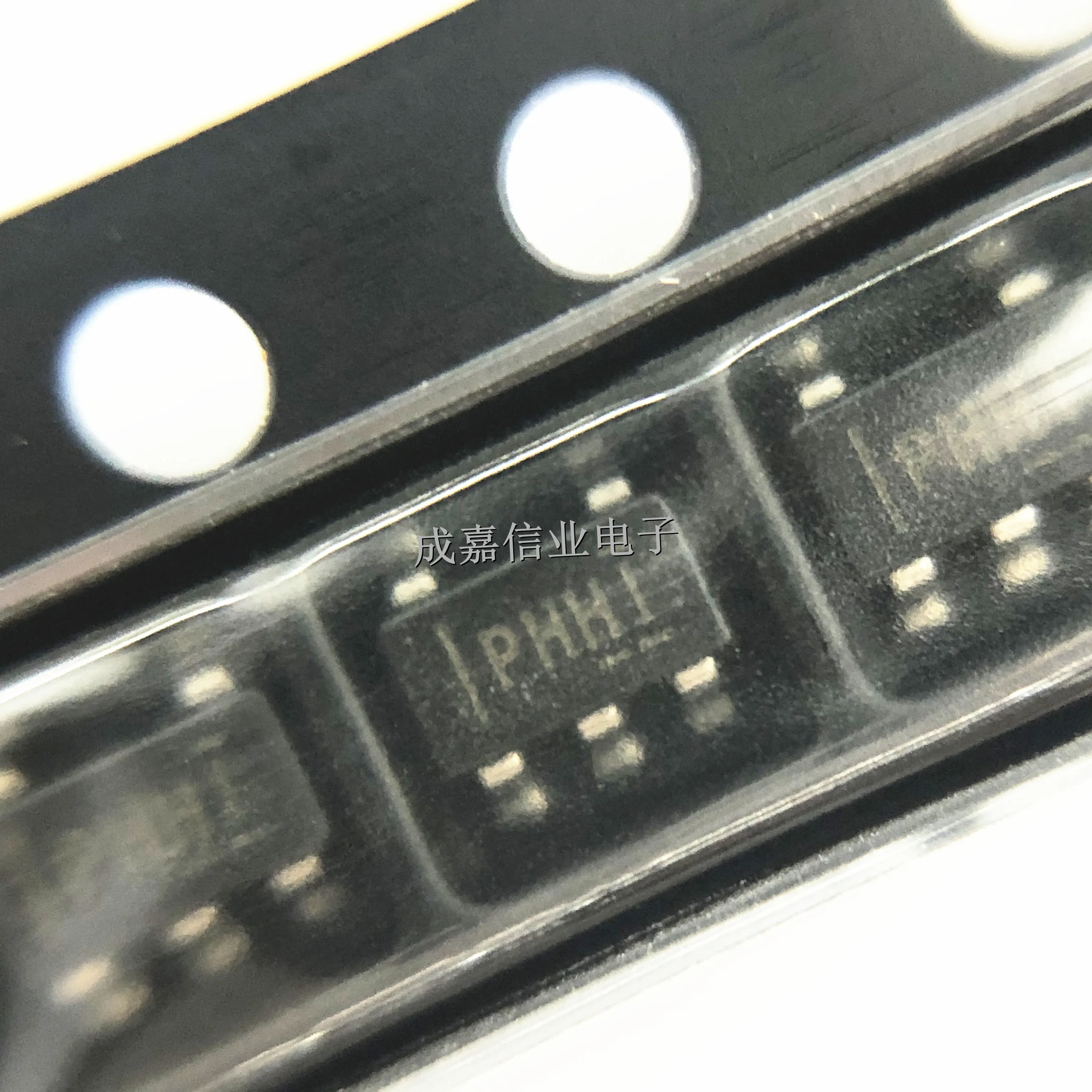 10pcs/Lot TPS79318DBVR SOT-23-5 MARKING;PHHI LDO Voltage Regulators 200mA 1.8V Operating Temperature:- 40 C-+ 125 C