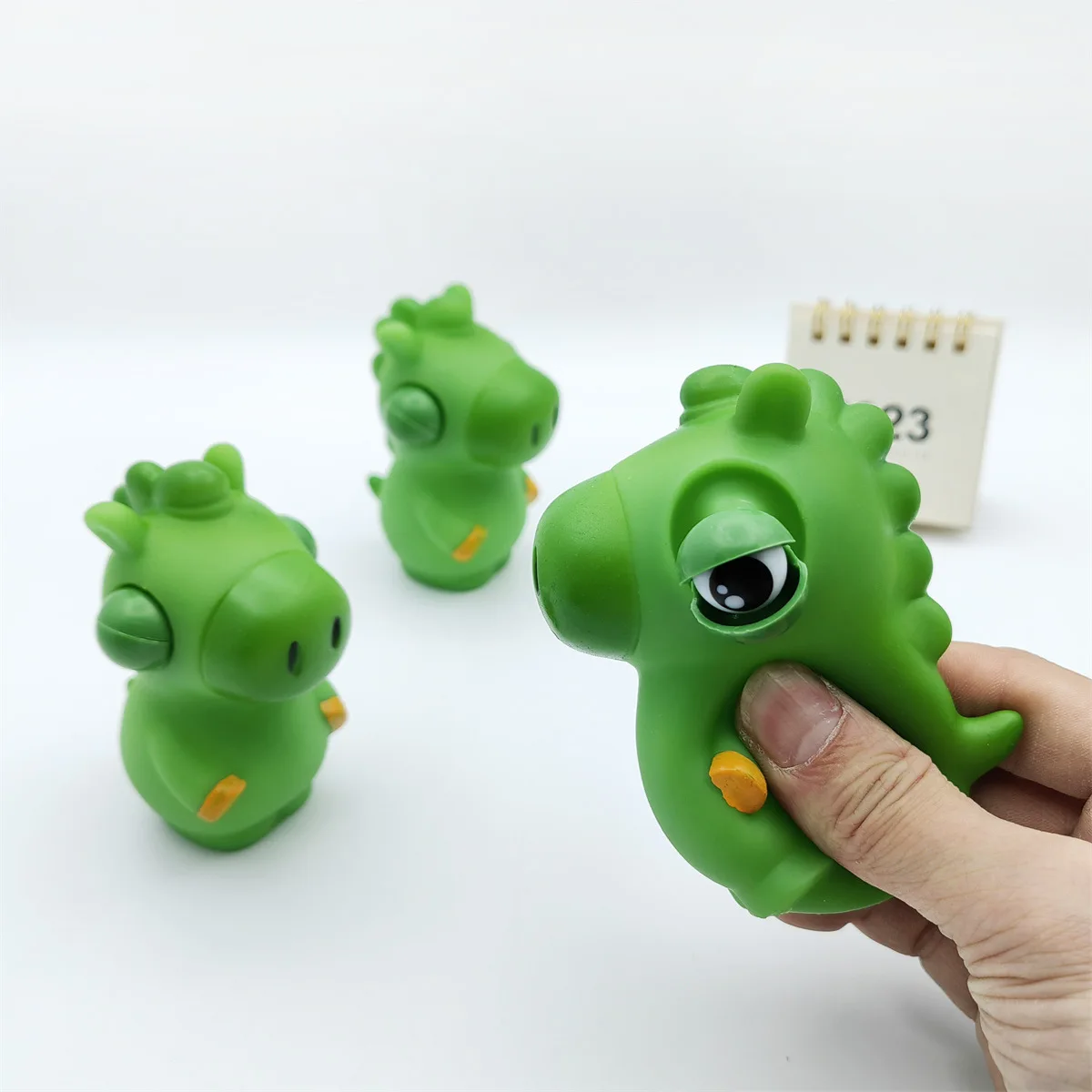 

HOT SALE Creative Green Squinting Dinosaur Pinch Music Fidget Toy Novelty Funny Eyeball Burst Squeeze Toy Kids Decompression Toy