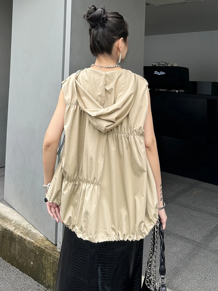 [EAM] Women Khaki Black Pleated Big Size Irregular Casual Vest New Hooded Sleeveless Fashion Tide Spring Summer 2024 1DH6464